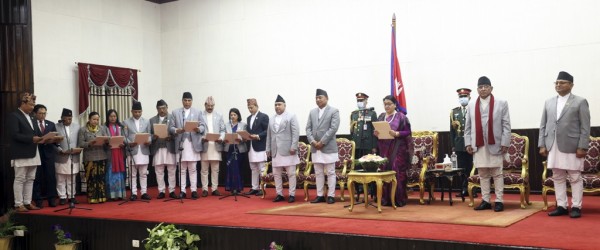 नवनियुक्त उपप्रधानमन्त्री र मन्त्रीको शपथ